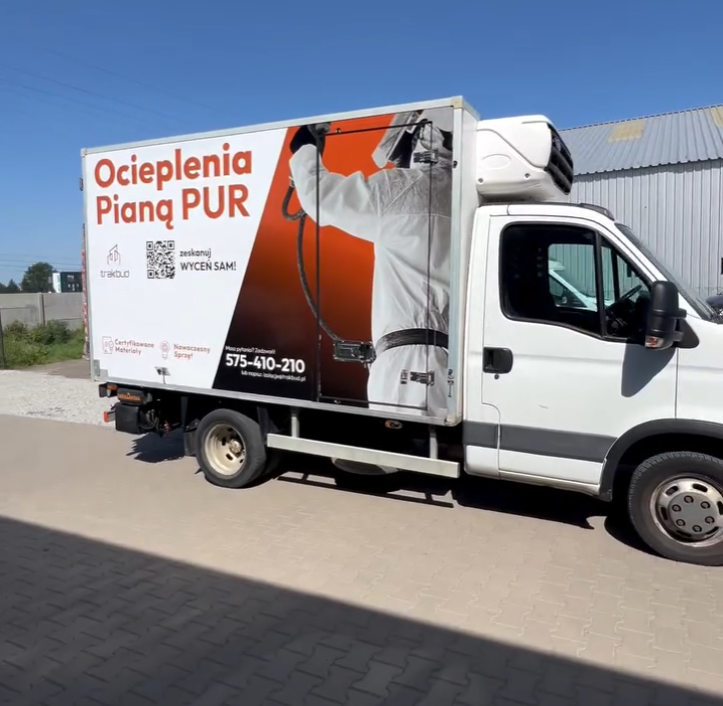 Ocieplenie pianą PUR z dojazdem do Klienta – mobilny pianobus Trakbud Izolacje